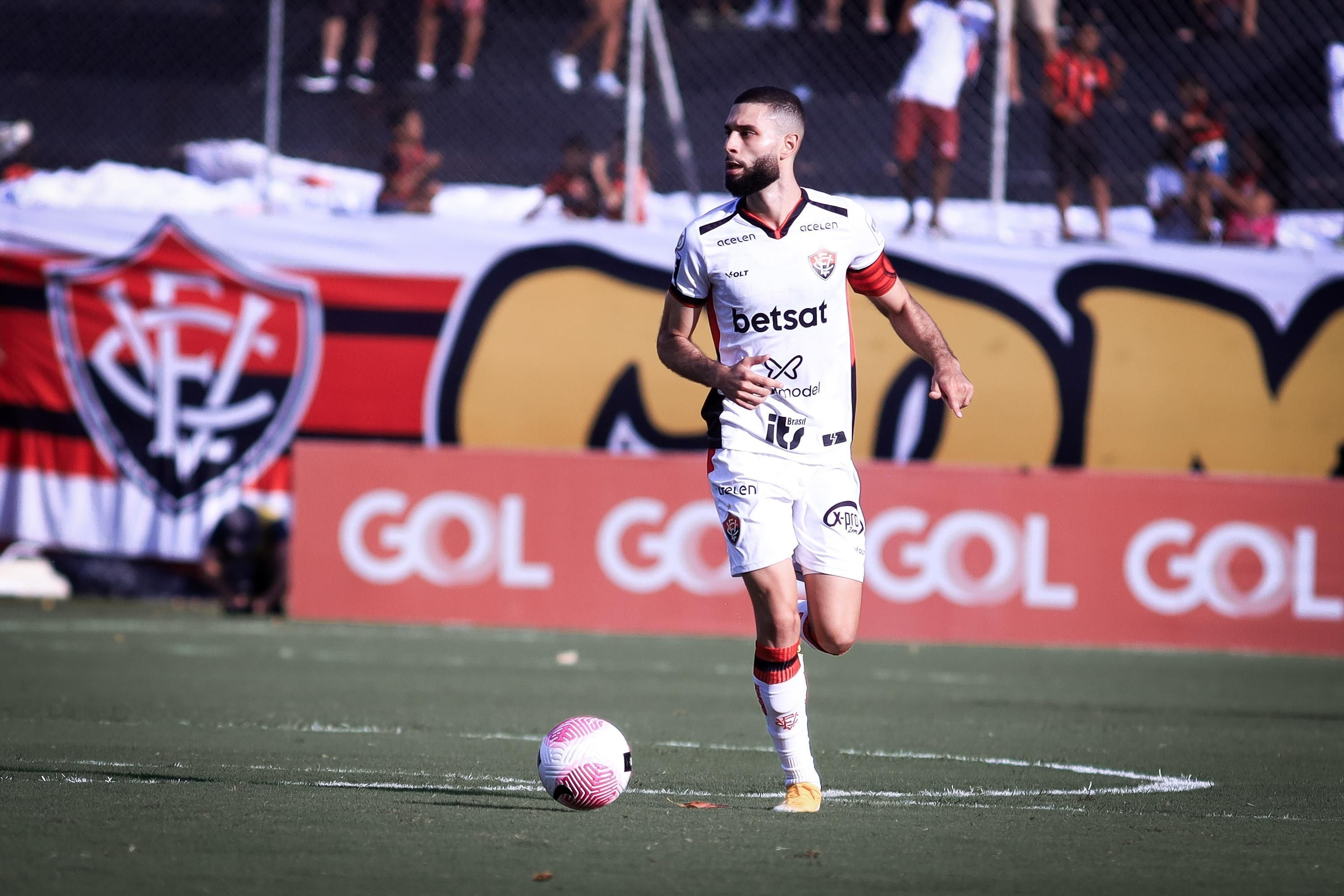 Vitória perde Wagner Leonardo para confronto direto com o Fluminense