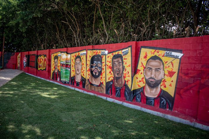 Mural homenageia jogadores que conquistaram Série B de 2023 pelo Vitória