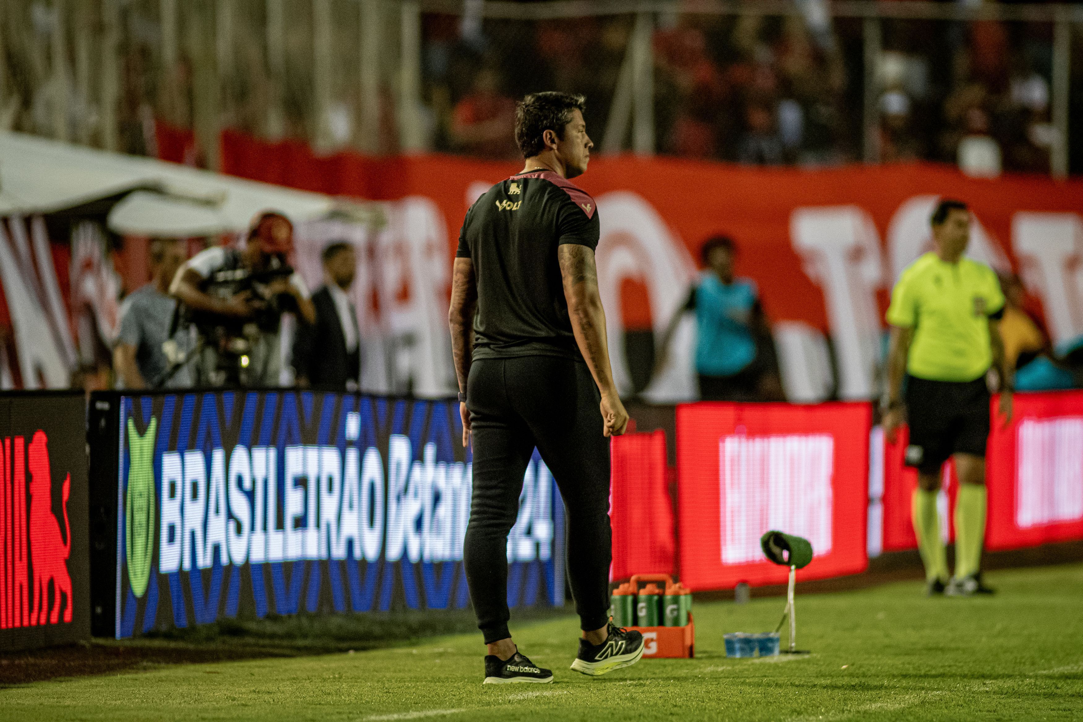 Carpini aponta fator decisivo na derrota do Vitória para o Corinthians