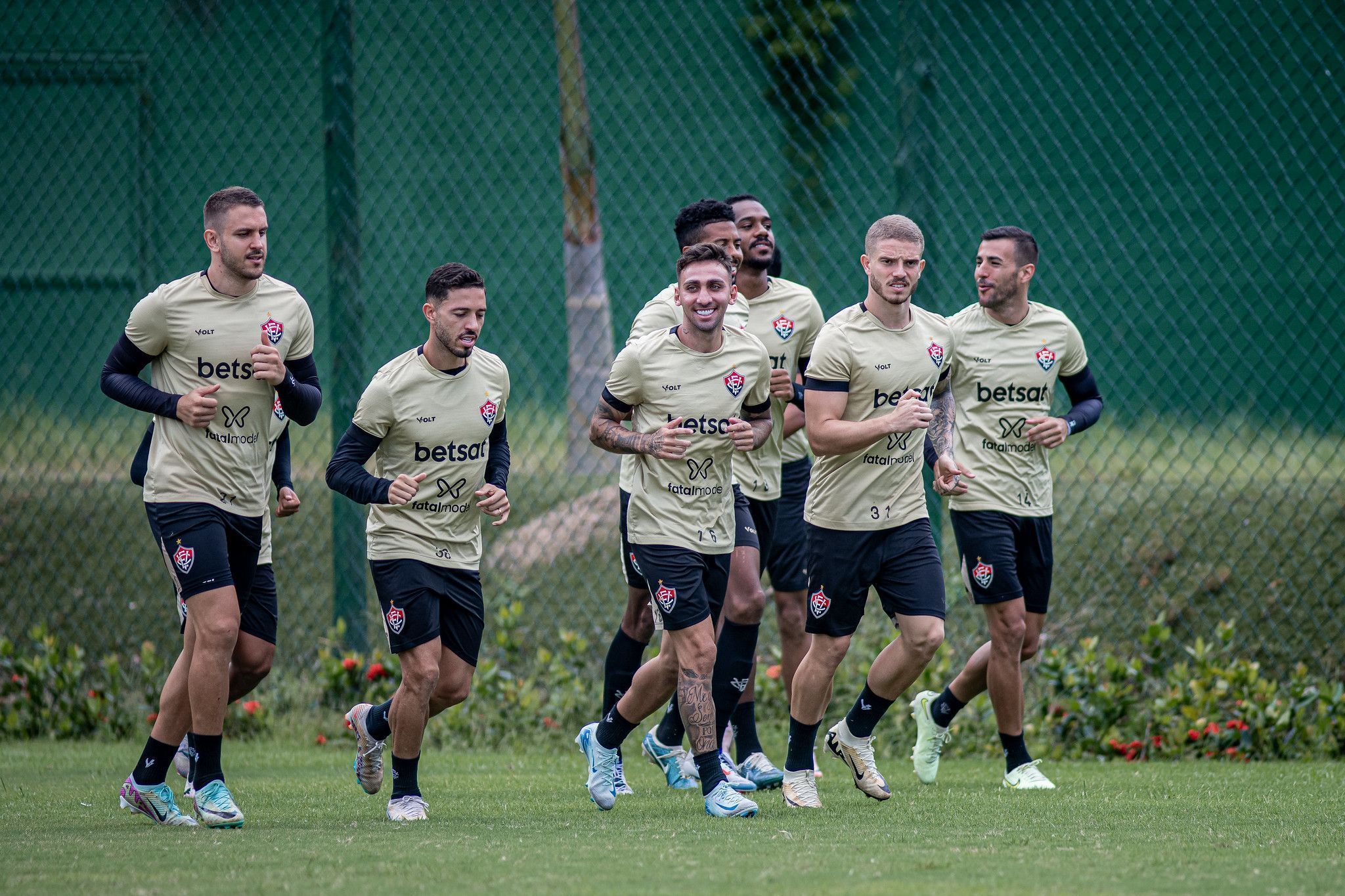De olho no Criciúma, Vitória se reapresenta com desfalques e retornos