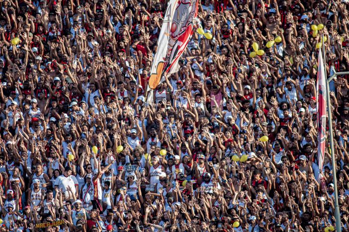 Torcida do Vitória lotou o Barradão para acompanhar o jogo contra o Corinthians