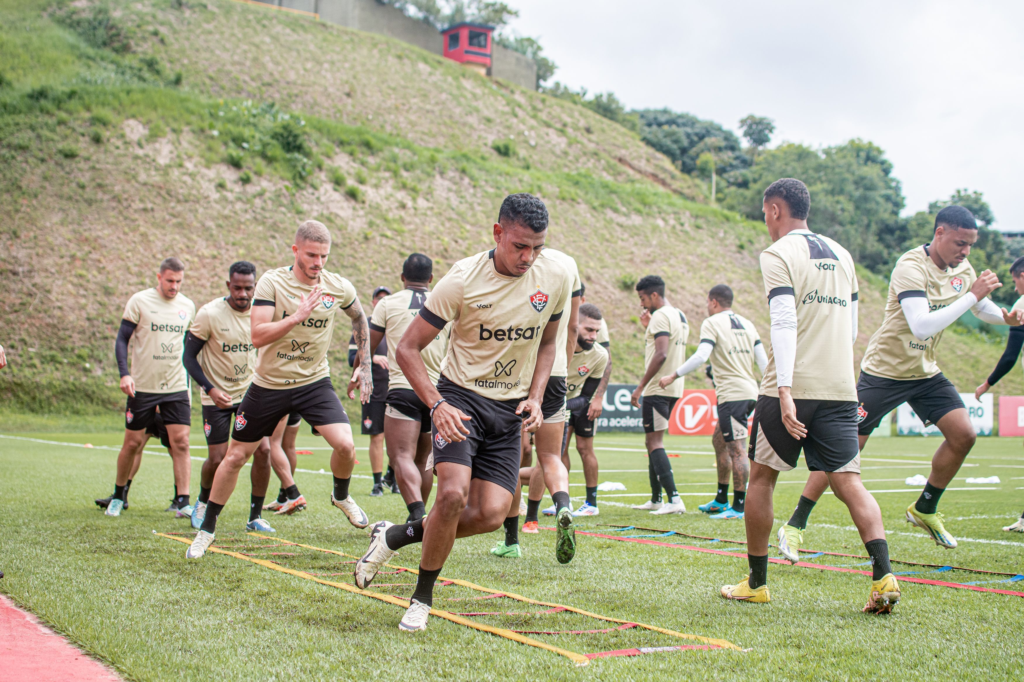 Vitória se reapresenta e já treina de olho no Inter; veja atualização do DM