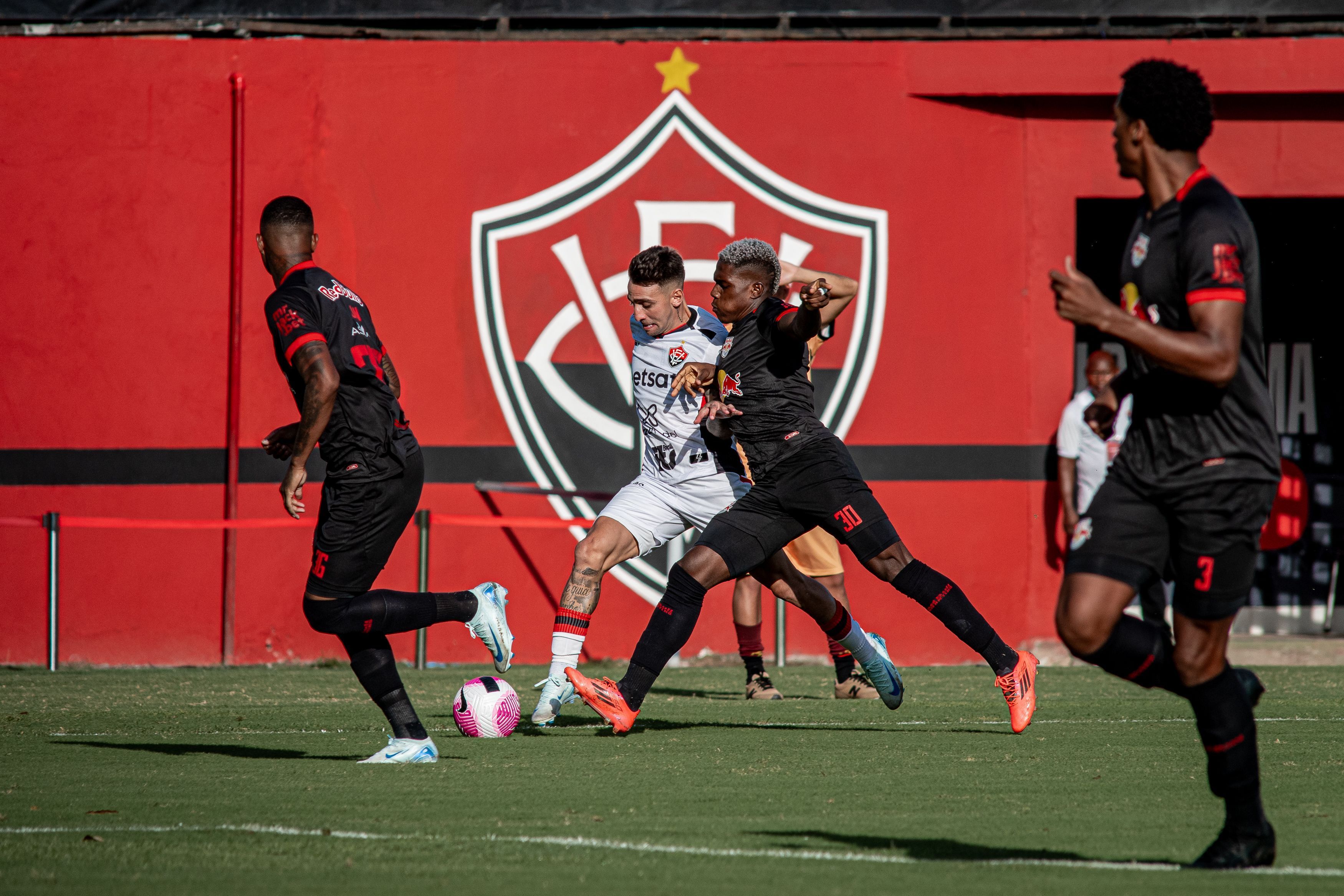 Vitória 1 x 0 RB Bragantino: veja gol e melhores momentos pelo Brasileirão