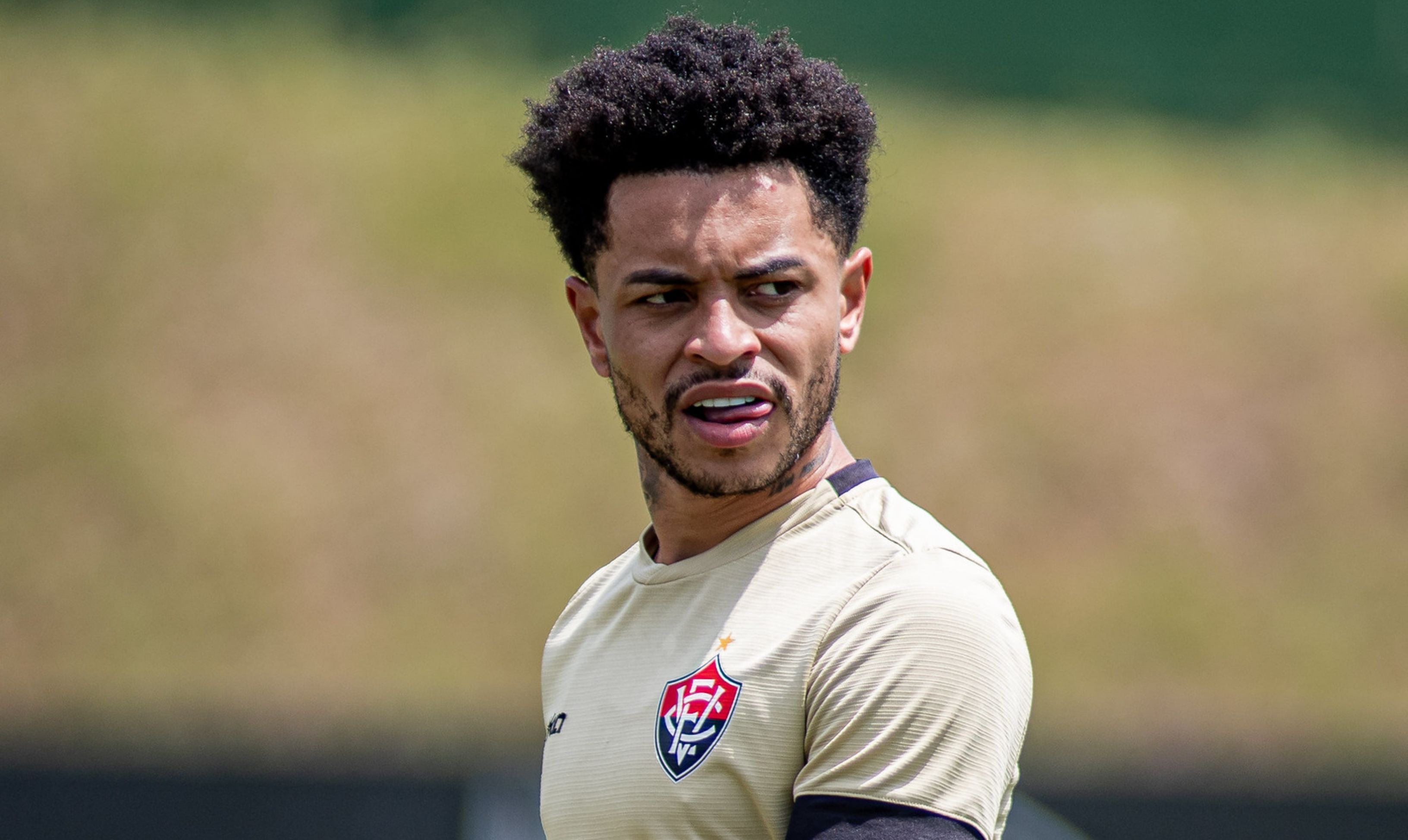 Vitória amarga sequência de derrotas para o Athletico-PR, rival na Série A