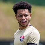 Vitória amarga sequência de derrotas para o Athletico-PR, rival na Série A