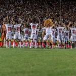 Risco de rebaixamento do Vitória diminui após derrota do Athletico-PR