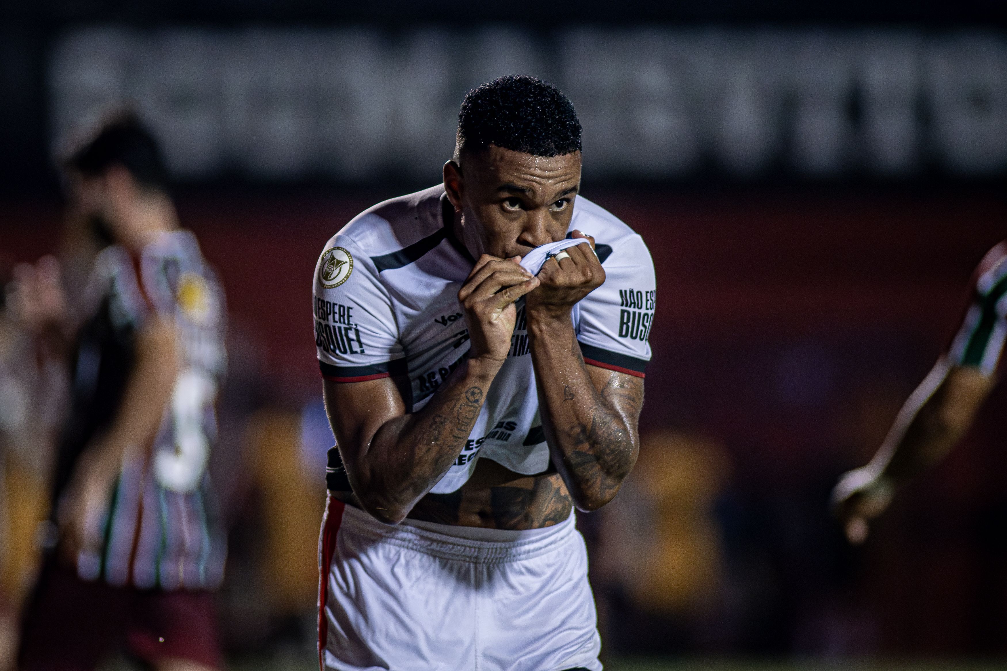 'Em casa' no Vitória, Alerrandro faz desabafo após gol sobre o Fluminense