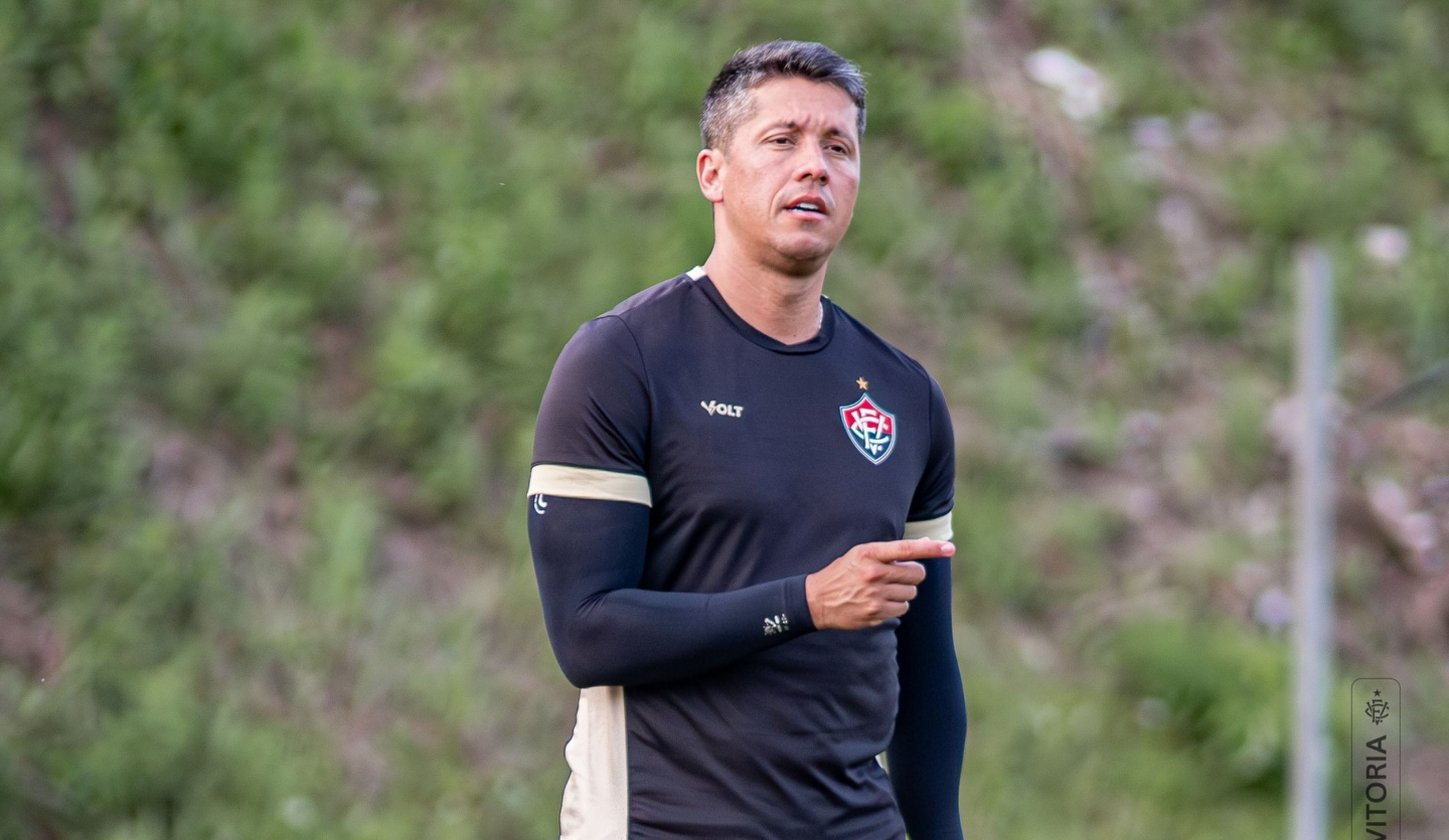 Vitória se aproxima de renovação com o técnico Thiago Carpini