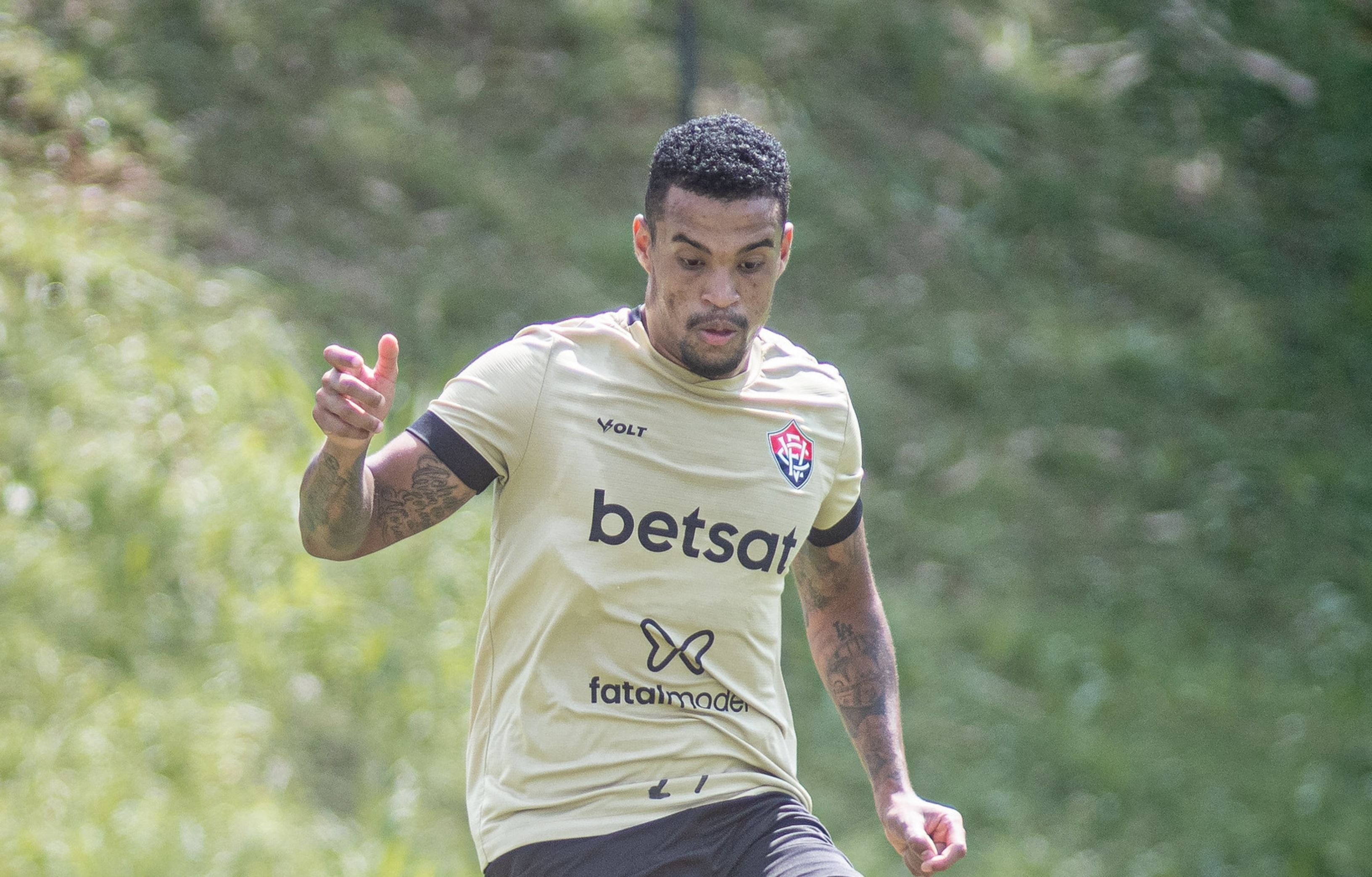 Ex-Atlético, Alerrandro se pronuncia sobre possível renovação com o Vitória