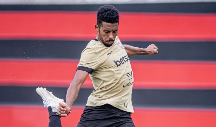 Willian Oliveira é o favorito para assumir a vaga de Machado no Vitória