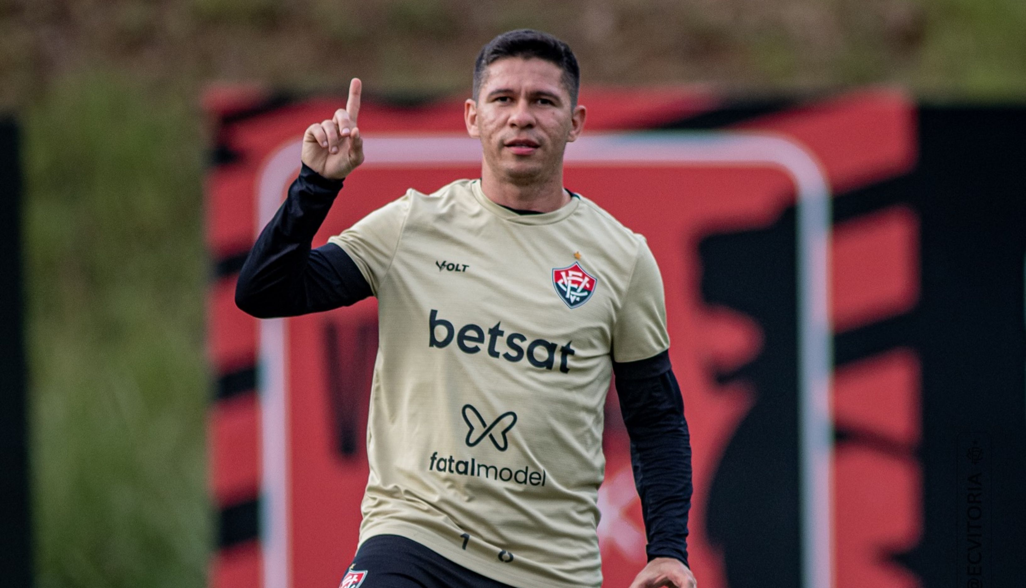 Osvaldo, do Vitória, volta a treinar após sofrer tromboembolismo pulmonar
