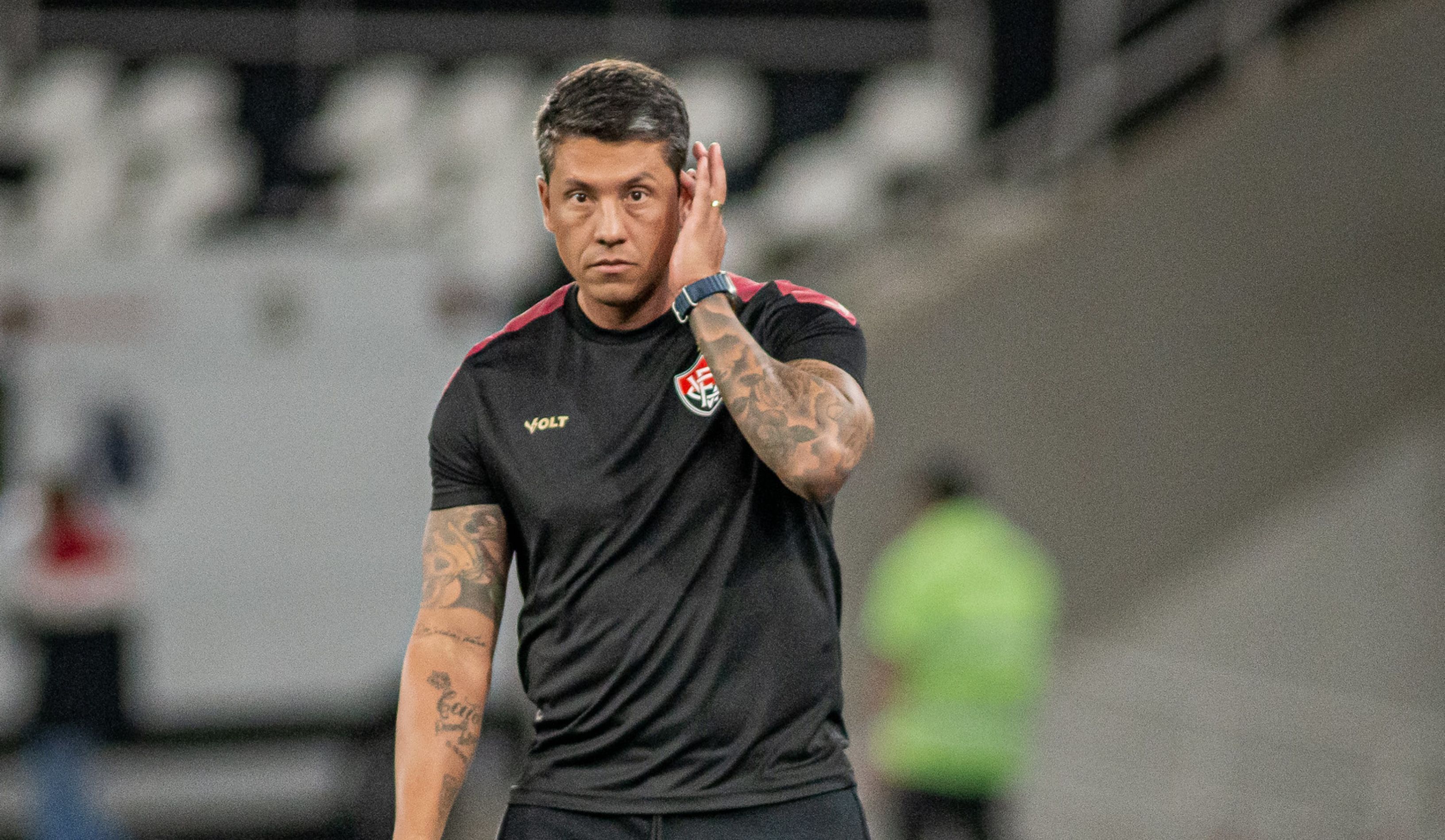 Vitória alinha renovação com Carpini, mas aguarda desfecho do Brasileirão
