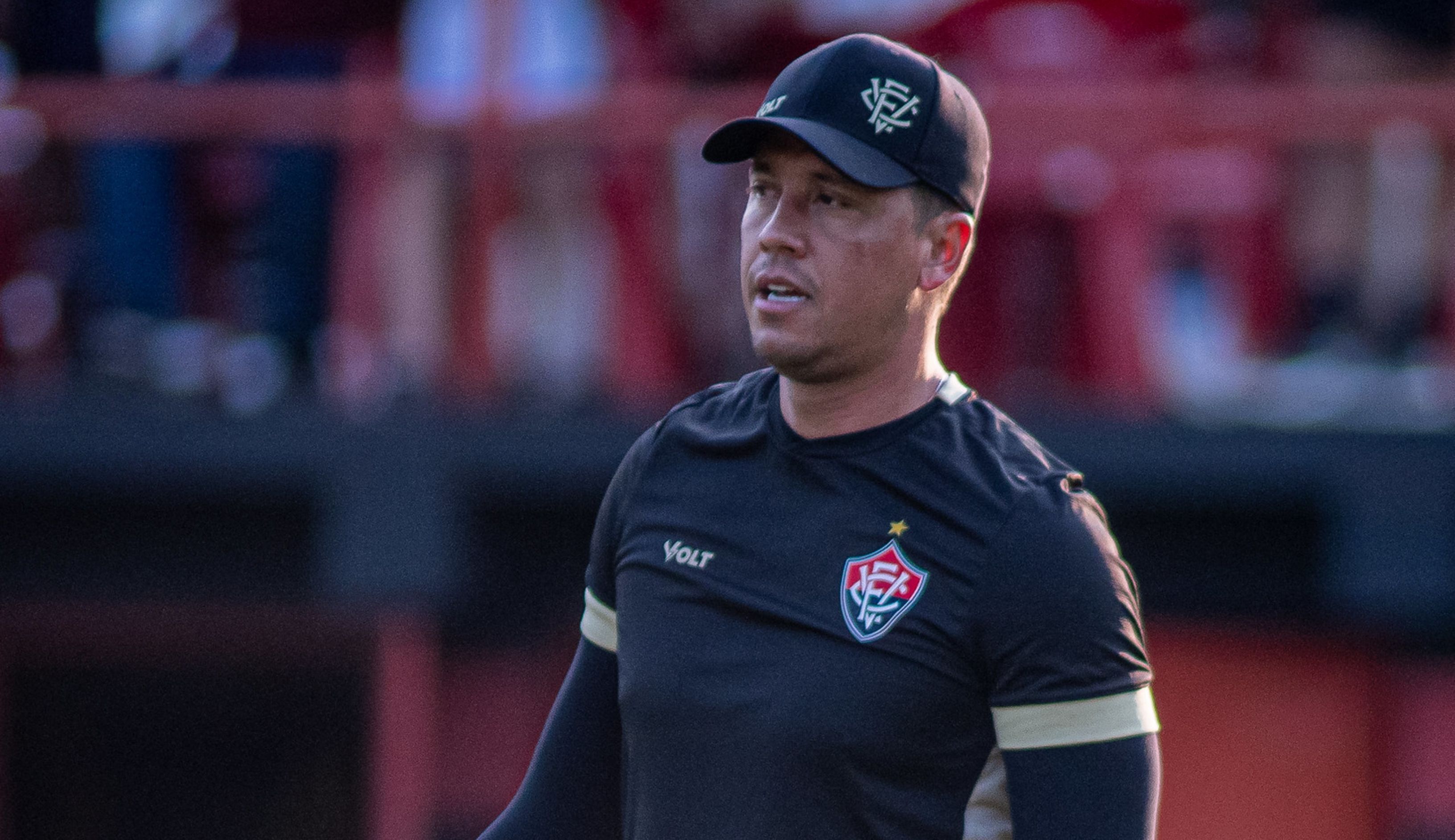 Escalação do Vitória: Carpini testa nova formação para enfrentar Bragantino