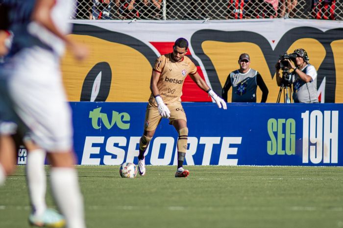 Lucas Arcanjo voltou a jogar pelo Vitória no último domingo (17), contra o Barcelona-BA, pelo Campeonato Baiano