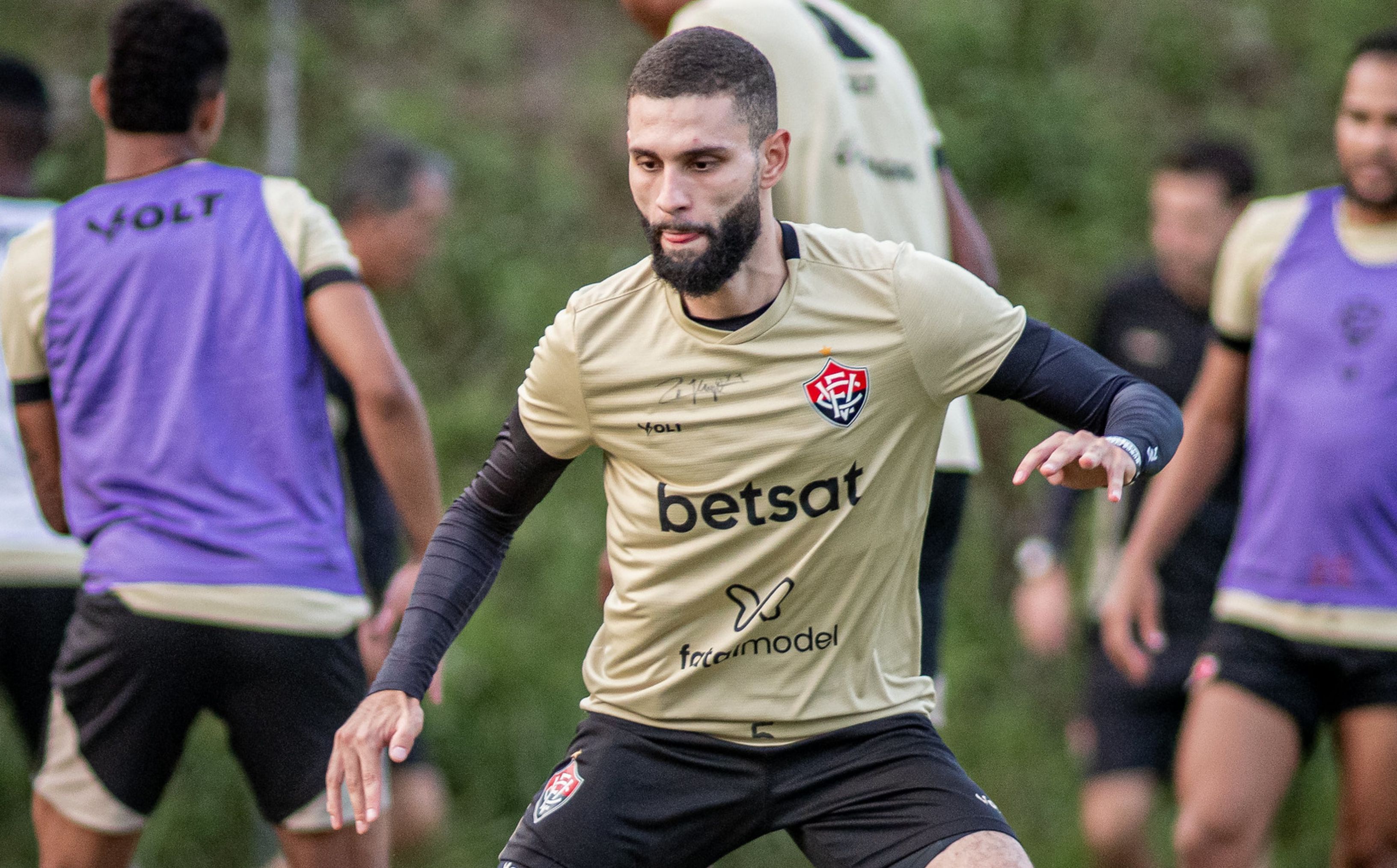 Veja opções do Vitória para substituir Wagner Leonardo contra o Fluminense