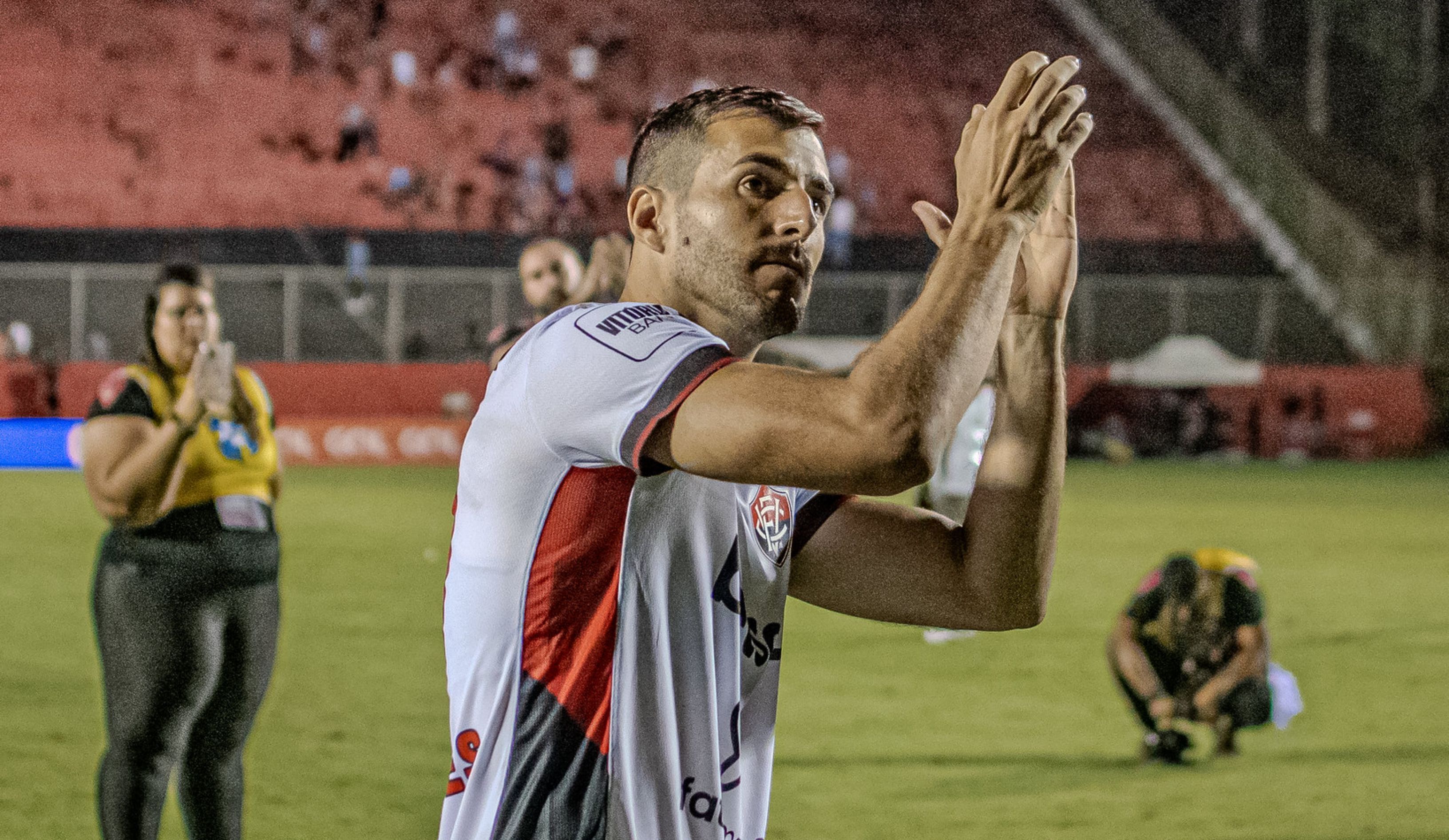 Vitória acerta renovações com quatro atletas para 2025; veja lista