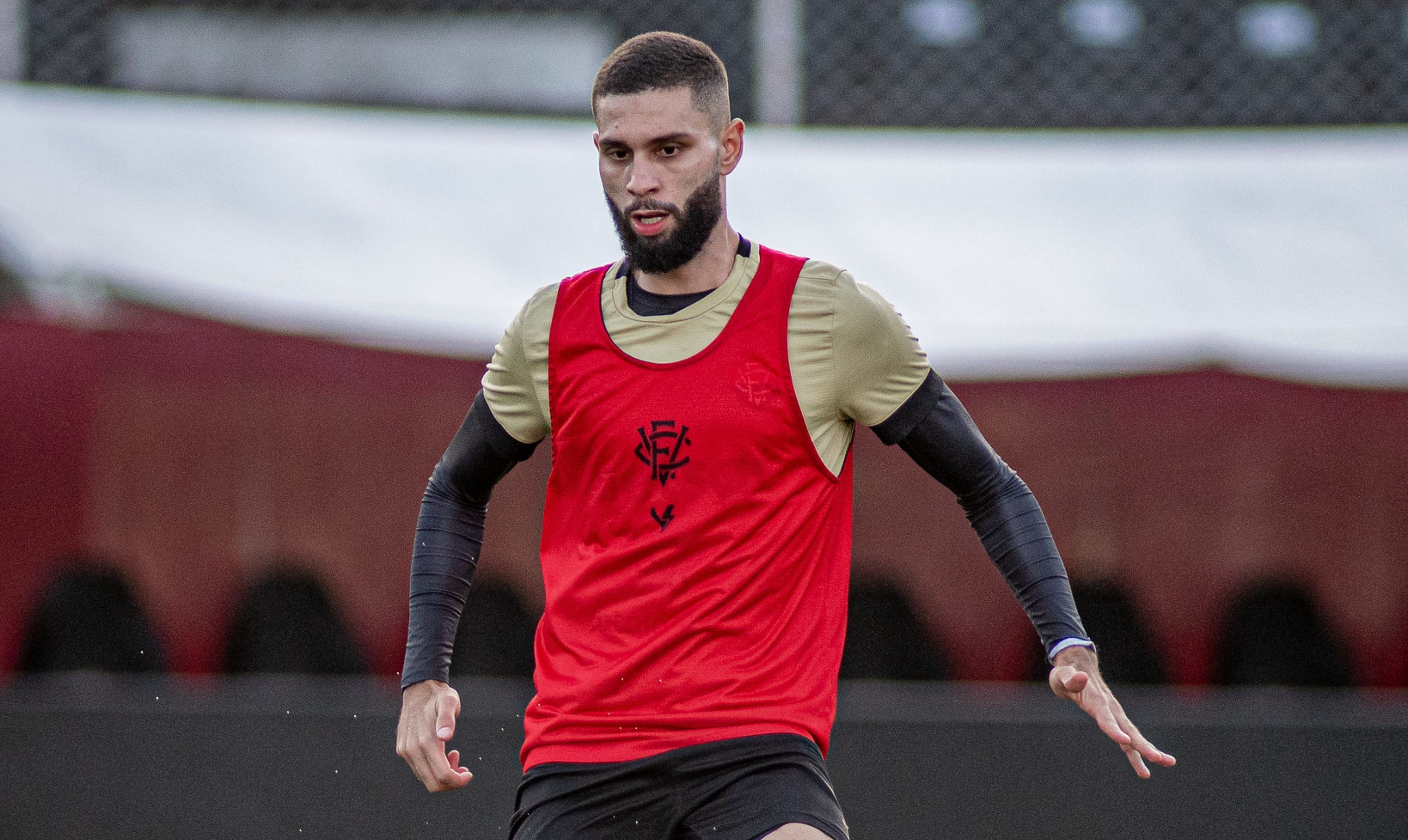 Vitória pode ter até quatro retornos para confronto direto com Athletico-PR