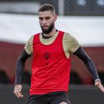 Vitória pode ter até quatro retornos para confronto direto com Athletico-PR