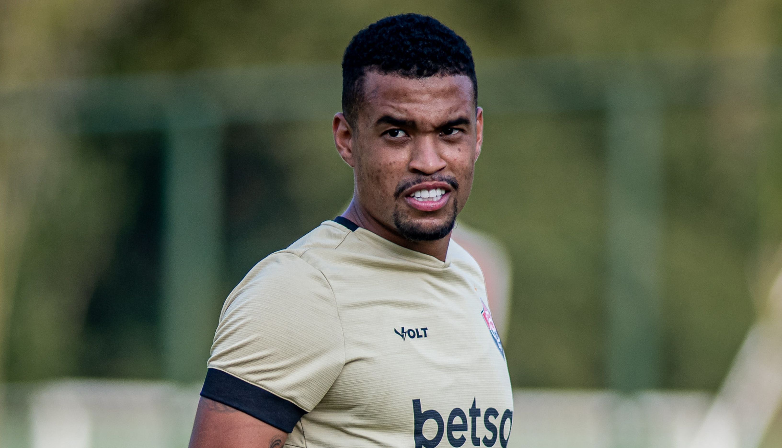 Bragantino rejeita oferta milionária do Vitória por Alerrandro; saiba valor