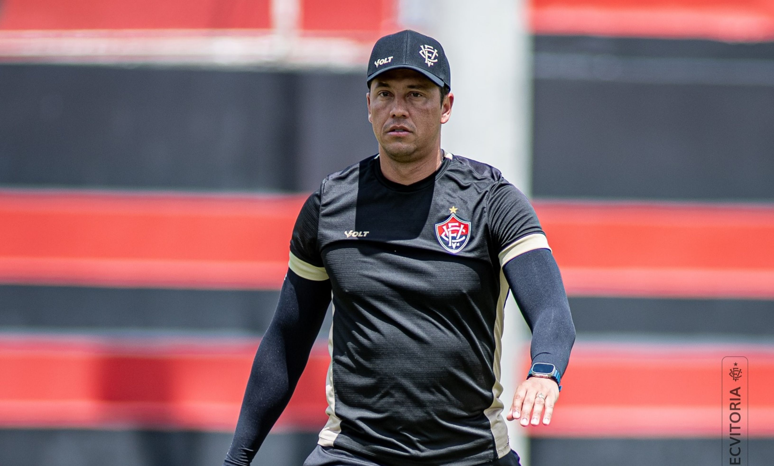 Vitória com desfalques: veja opções de Carpini para duelo com Corinthians