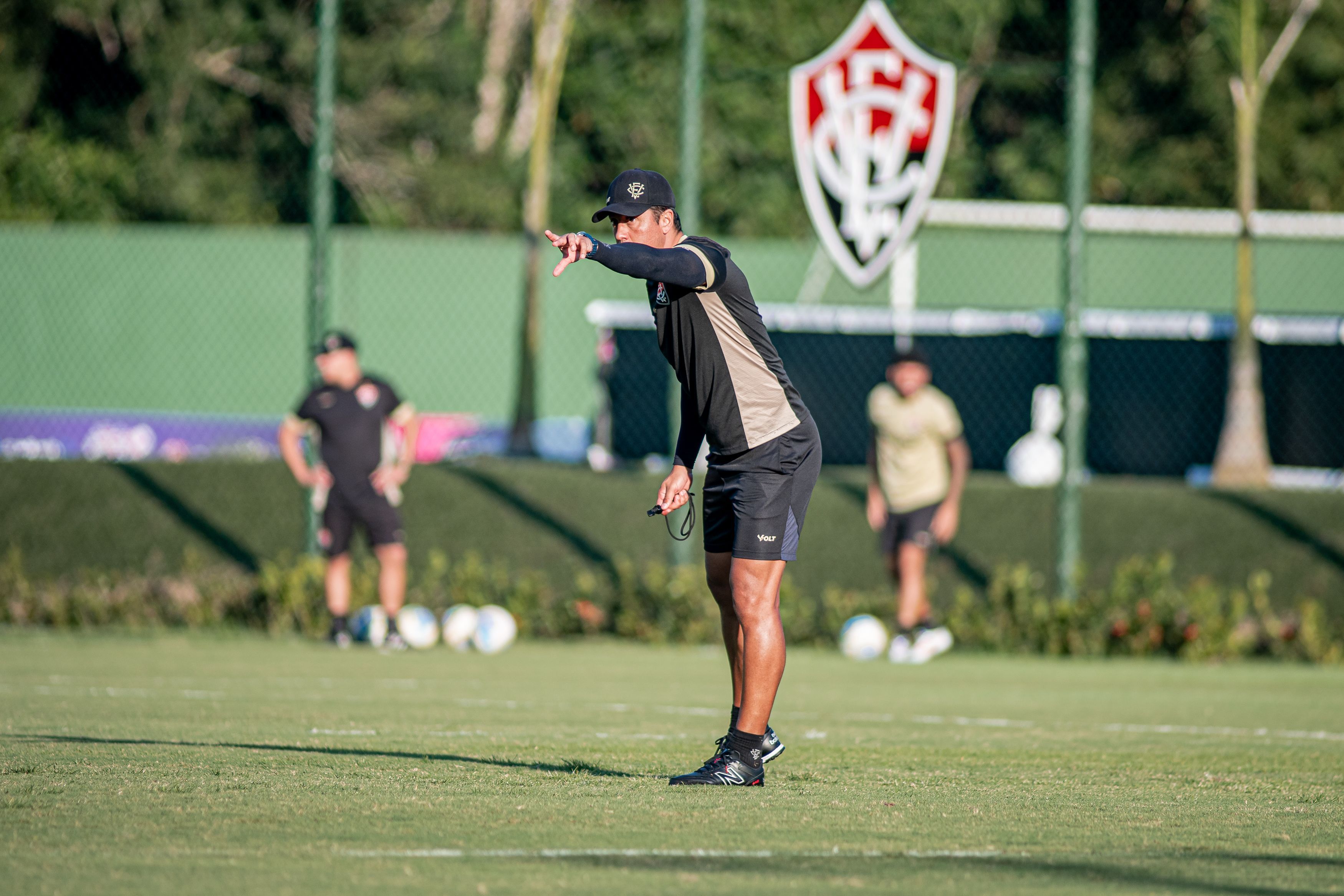 Enfrenta o Atlético? STJD toma decisão sobre Carpini, técnico do Vitória