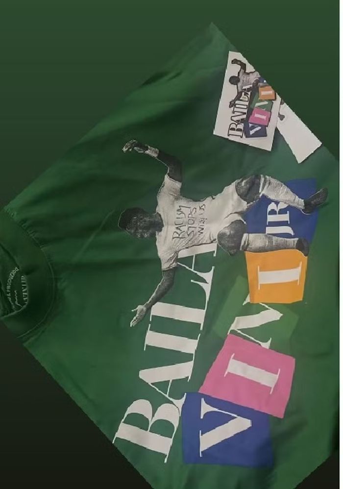 Abadá escrito Baila Vini Jr. será uniforme da festa de aniversário do craque Abadá escrito Baila Vini Jr. será uniforme da festa de aniversário do craque