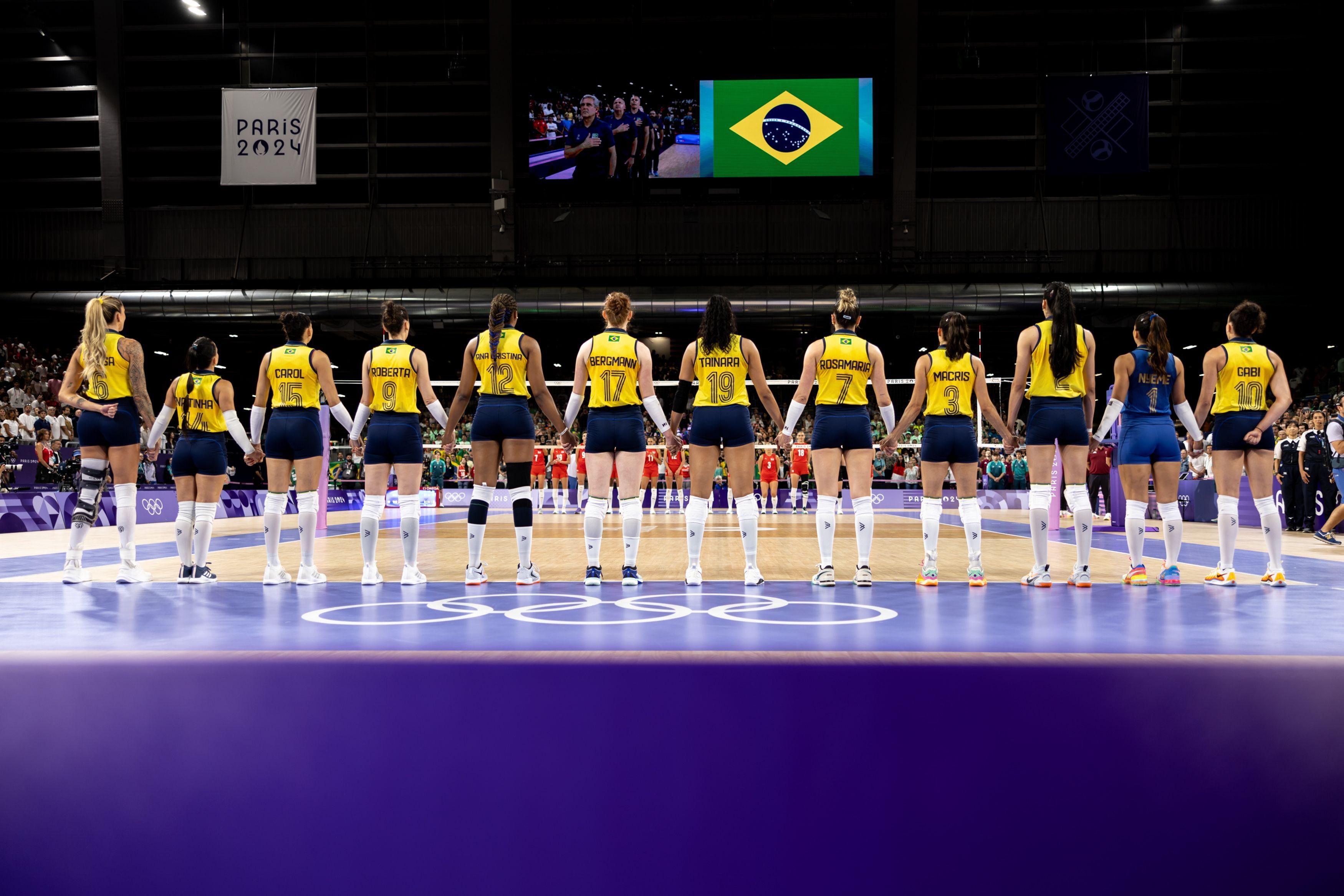 Gabi se declara a companheira da Seleção de vôlei, e jogadora reage: 'Sorte a nossa'