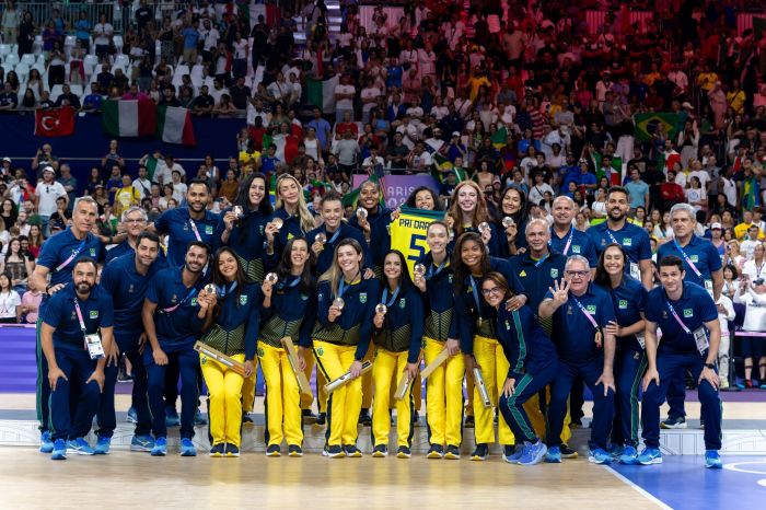 A seleção brasileira durante a cerimônia de entrega de medalhas. A seleção brasileira durante a cerimônia de entrega de medalhas.