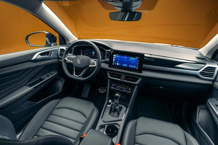 Volkswagen Taos Highline 2026 interior