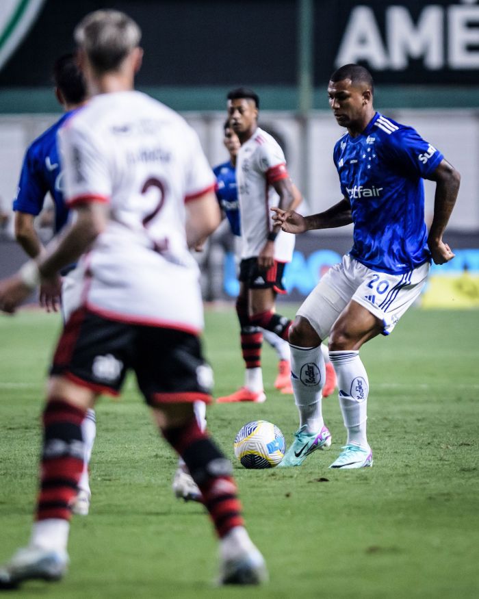Contra o Flamengo, Walace foi substituído por Barreal no intervalo