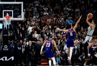 Wembanyama brilha, e Spurs voltam aos playoffs da NBA após sete anos