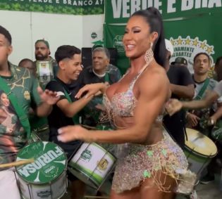 Gracyanne Barbosa é musa da escola de samba Camisa Verde e Branco