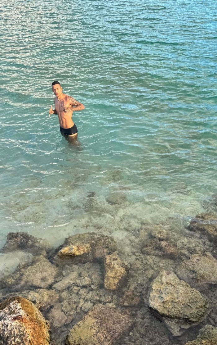 Arana curte as férias em paraíso caribenho