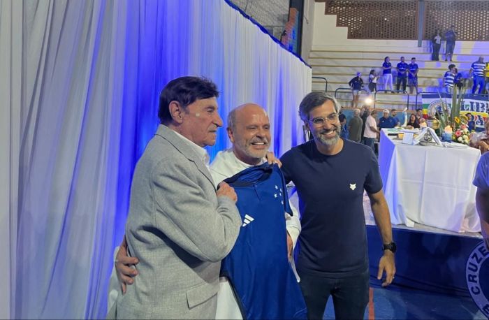 Lidson Potsch, Ronaldo de Oliveira e Gabriel Lima após a missa na sede do Cruzeiro