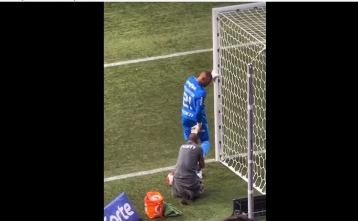 Weverton precisa de ajuda para retirar 