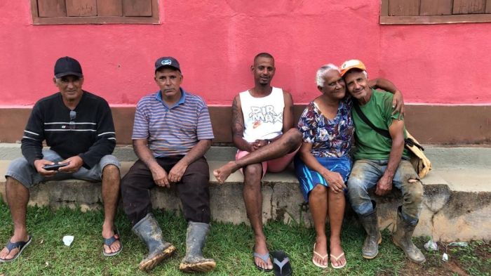 dona Maria Rita Pereira da Silva e conhecidos da fazenda do Senhor Nestor Felipe