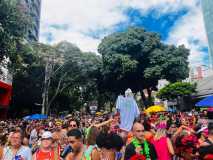 Multidão de foliões no Bloco da Calixto