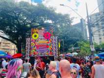 Multidão de foliões no Bloco da Calixto