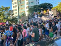 Bloco Insanidade arrasta foliões neste domingo de Carnaval, na região Centro-Sul de BH