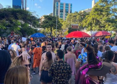 Bloco Insanidade arrasta foliões neste domingo de Carnaval, na região Centro-Sul de BH