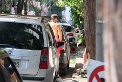 Foliões são flagrados 'fazendo xixi' nas ruas, durante Carnaval em BH