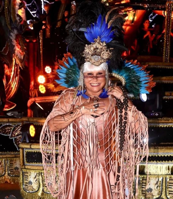 A cantora foi homenageada pela Império de Casa Verde.