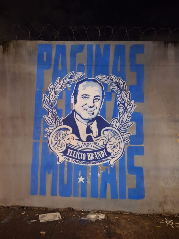 Torcedores do Cruzeiro grafitaram o rosto de Felício Brandi no Barro Preto