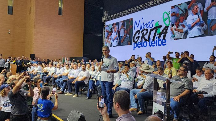 Governador Romeu Zema retirou isenção do ICMS para laticínios que comprarem leite importado 