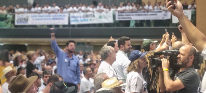 Sete mil produtores lotam o espaço Multiuso do Expominas Sete mil produtores lotam o espaço Multiuso do Expominas