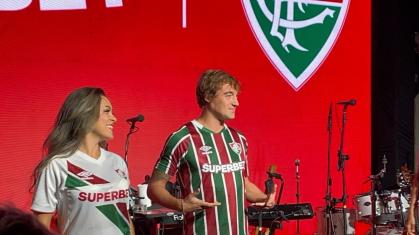 Veja fotos da nova camisa do Fluminense com o novo patrocinador