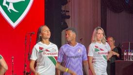 Veja fotos da nova camisa do Fluminense com o novo patrocinador