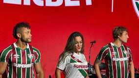 Veja fotos da nova camisa do Fluminense com o novo patrocinador