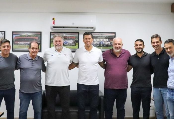 Thiago Carpini e comissão técnica se despedem da diretoria do São Paulo após demissão Thiago Carpini e comissão técnica se despedem da diretoria do São Paulo após demissão