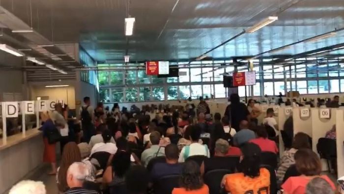 Farmácia de Minas ficou lotada na manhã desta segunda-feira (29)